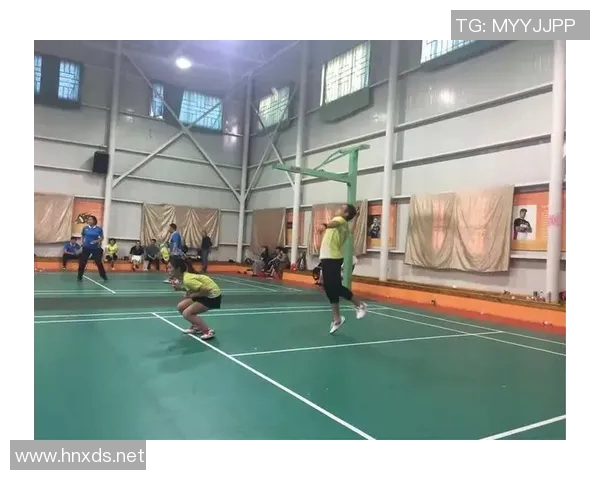 上海羽毛球队盯防策略解析与战术运用探讨